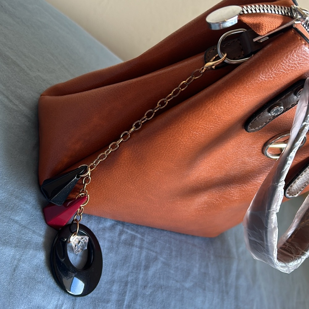 NWOT MERCEDES-BENZ CROSSBODY HANDBAG in COGNAC - Picture 8 of 8